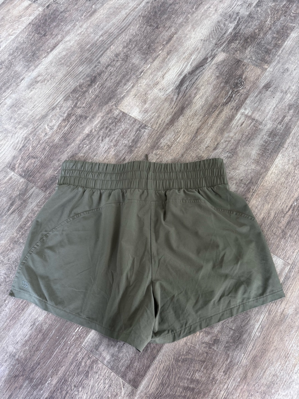 All in Motion stretch woven mid rise shorts 4" - Olive - Picture 4 of 5